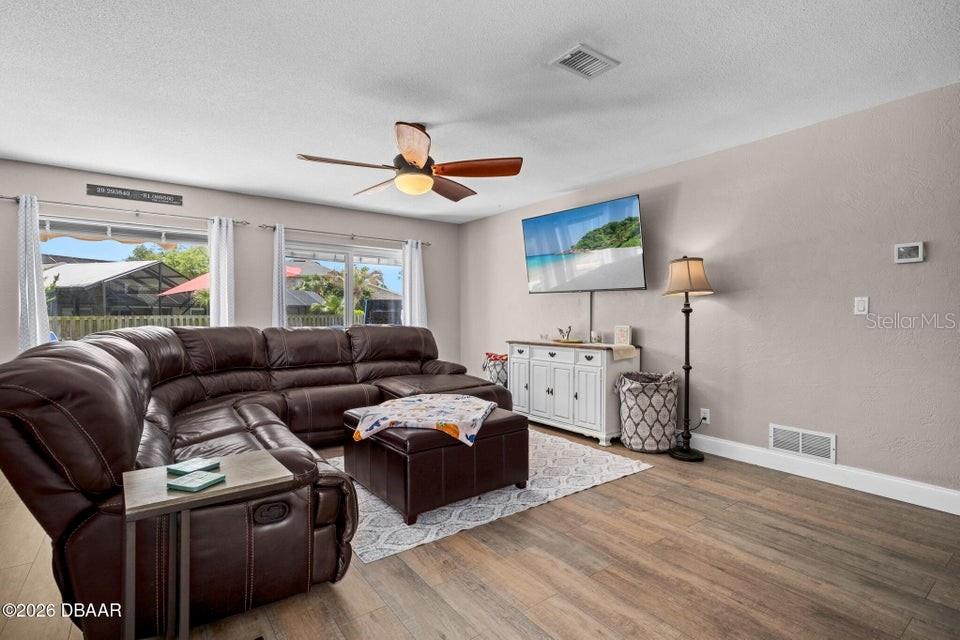 Image 13 of 72 For 18 Tomoka Oaks Boulevard