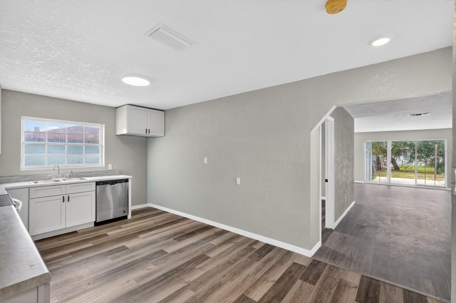 Image 15 of 47 For 1027 Bel Aire Drive