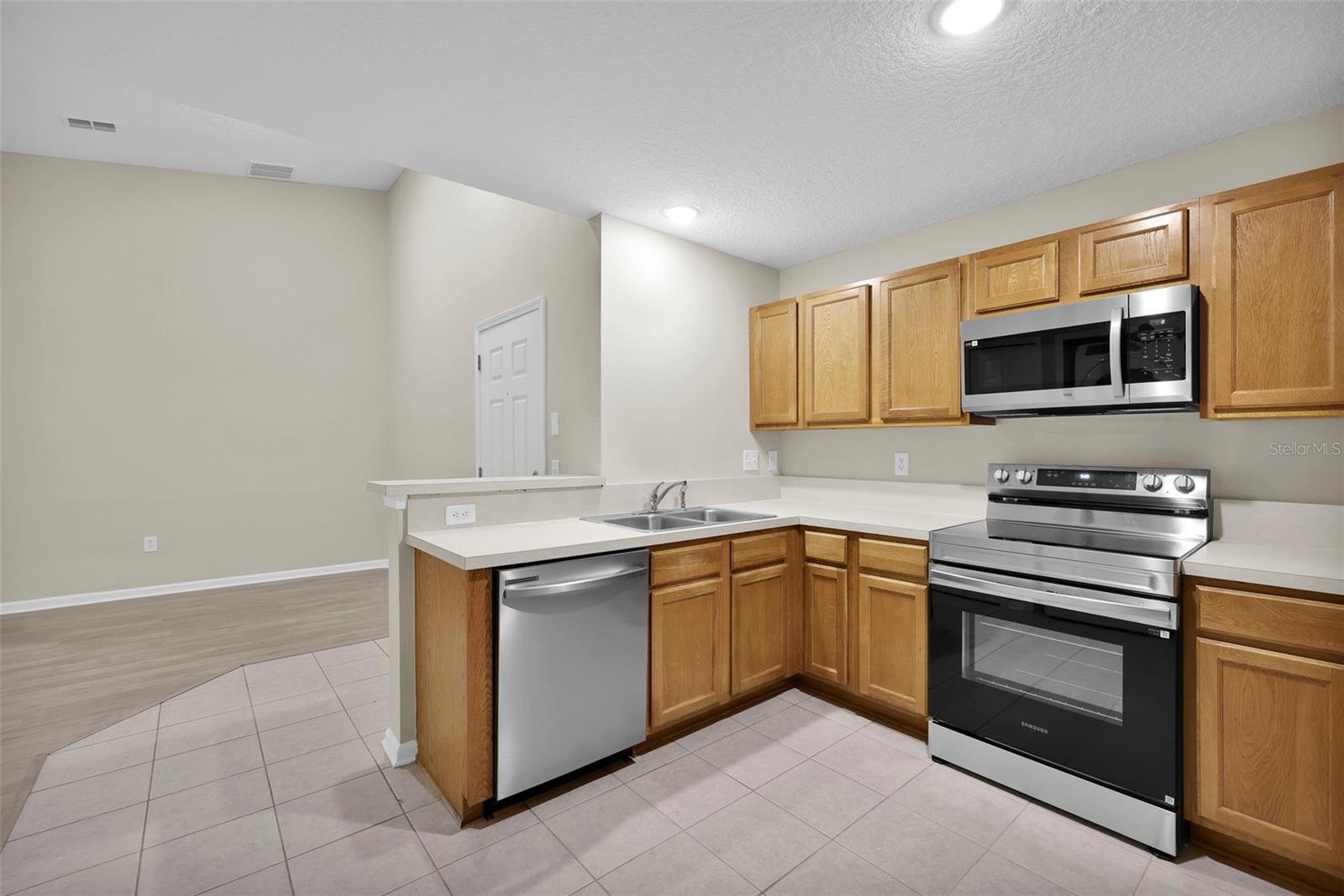 Image 10 of 44 For 6111 Maggies Circle 110