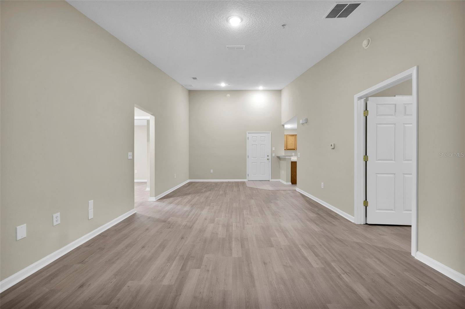 Image 18 of 44 For 6111 Maggies Circle 110