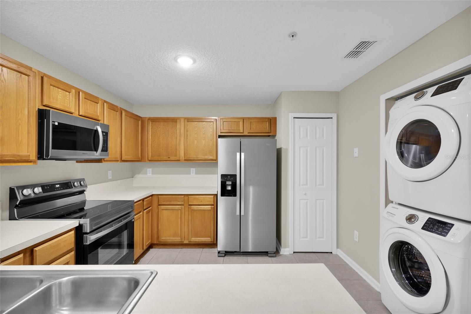 Image 7 of 44 For 6111 Maggies Circle 110