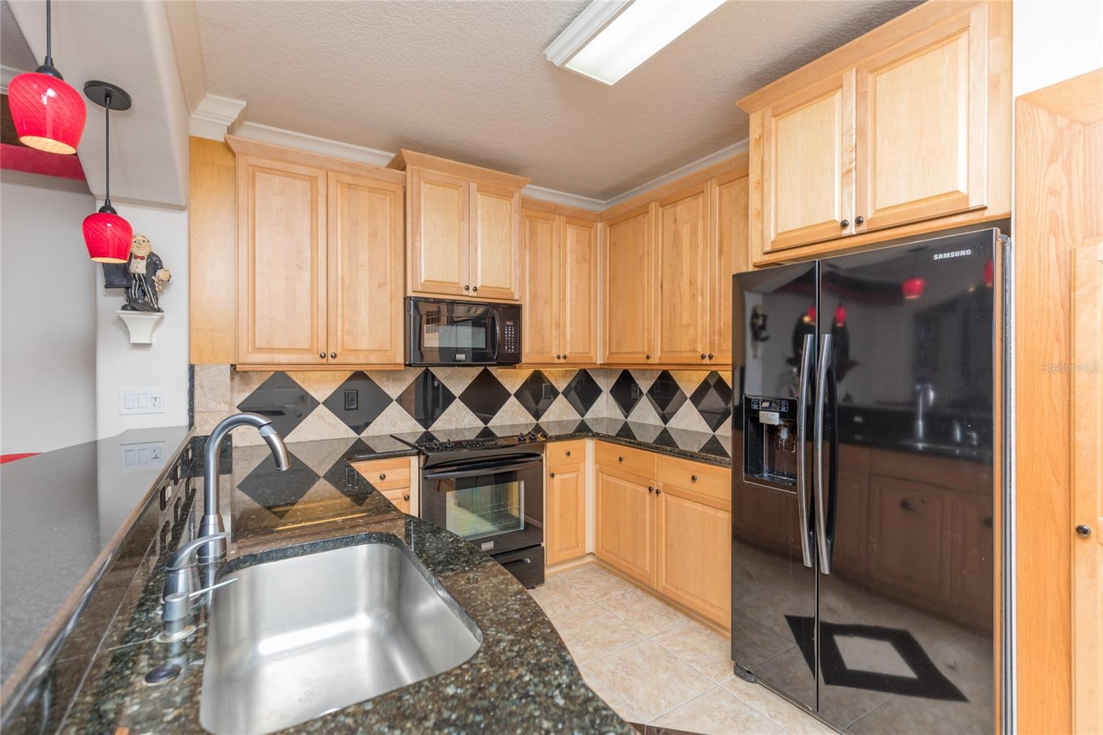 Image 11 of 78 For 80 Surfview Drive 103