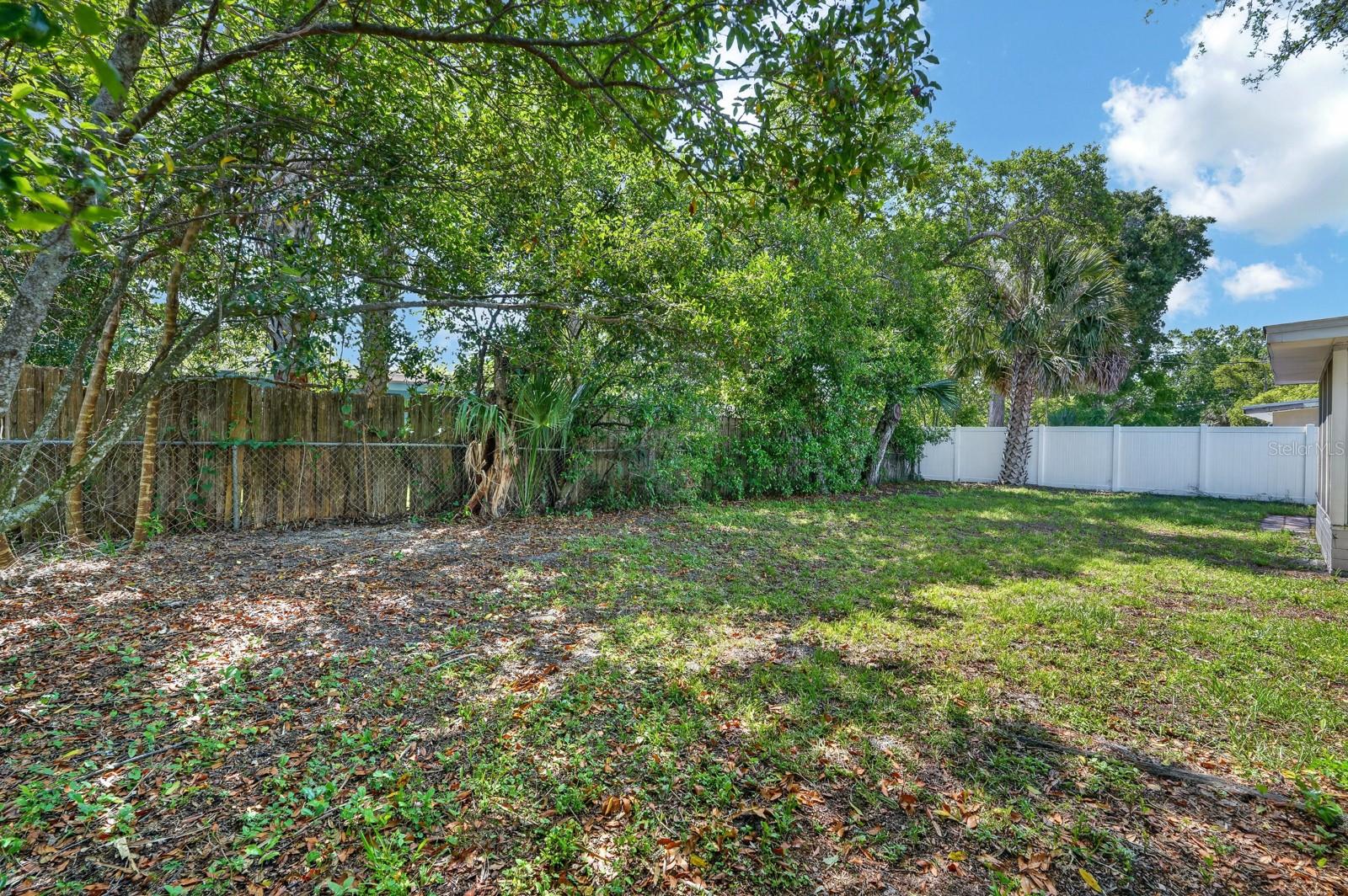Image 22 of 27 For 353 Chardon Road