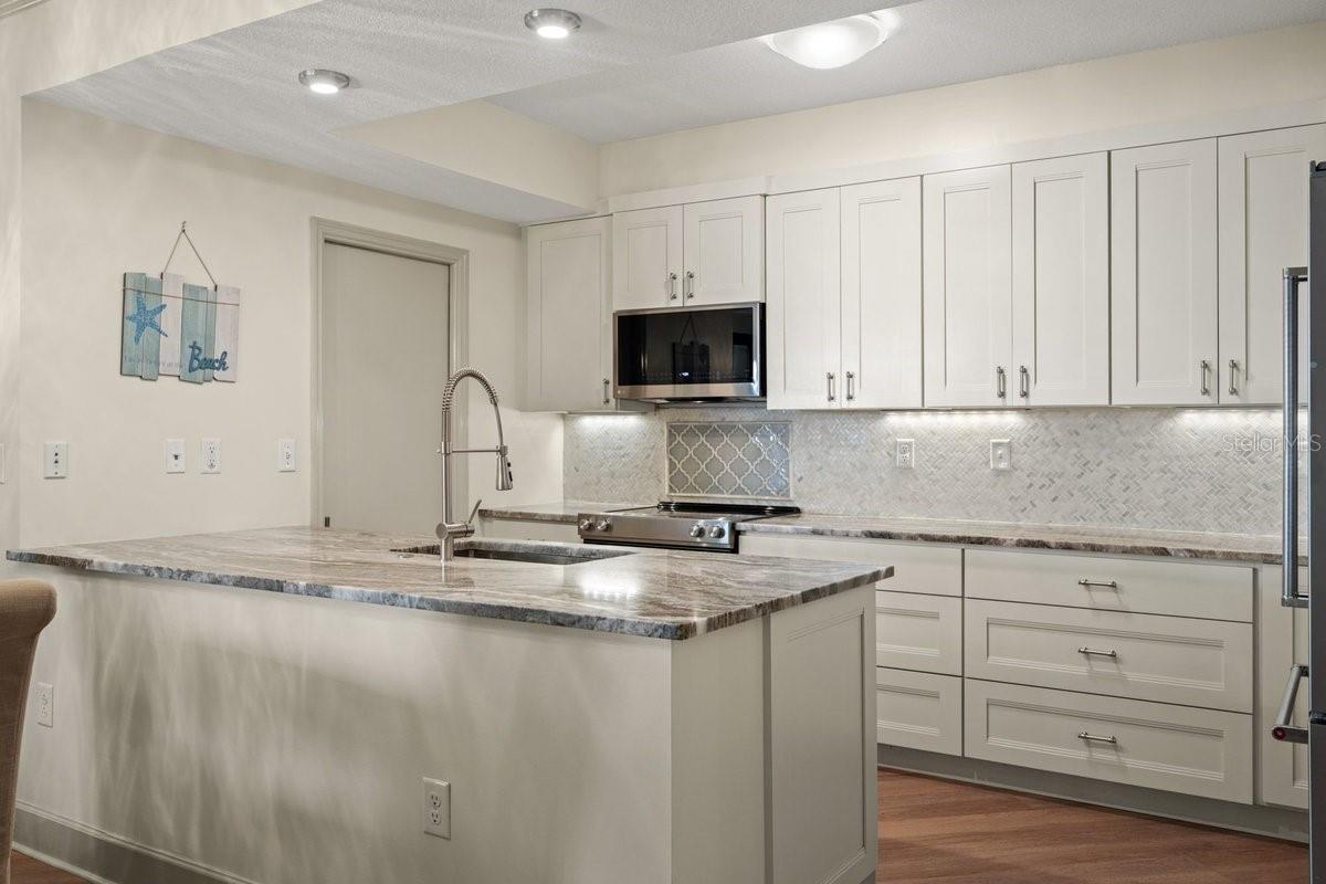 Image 14 of 49 For 200 Ocean Crest Drive 713