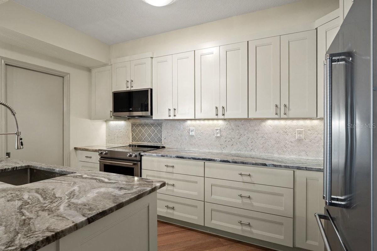 Image 15 of 49 For 200 Ocean Crest Drive 713