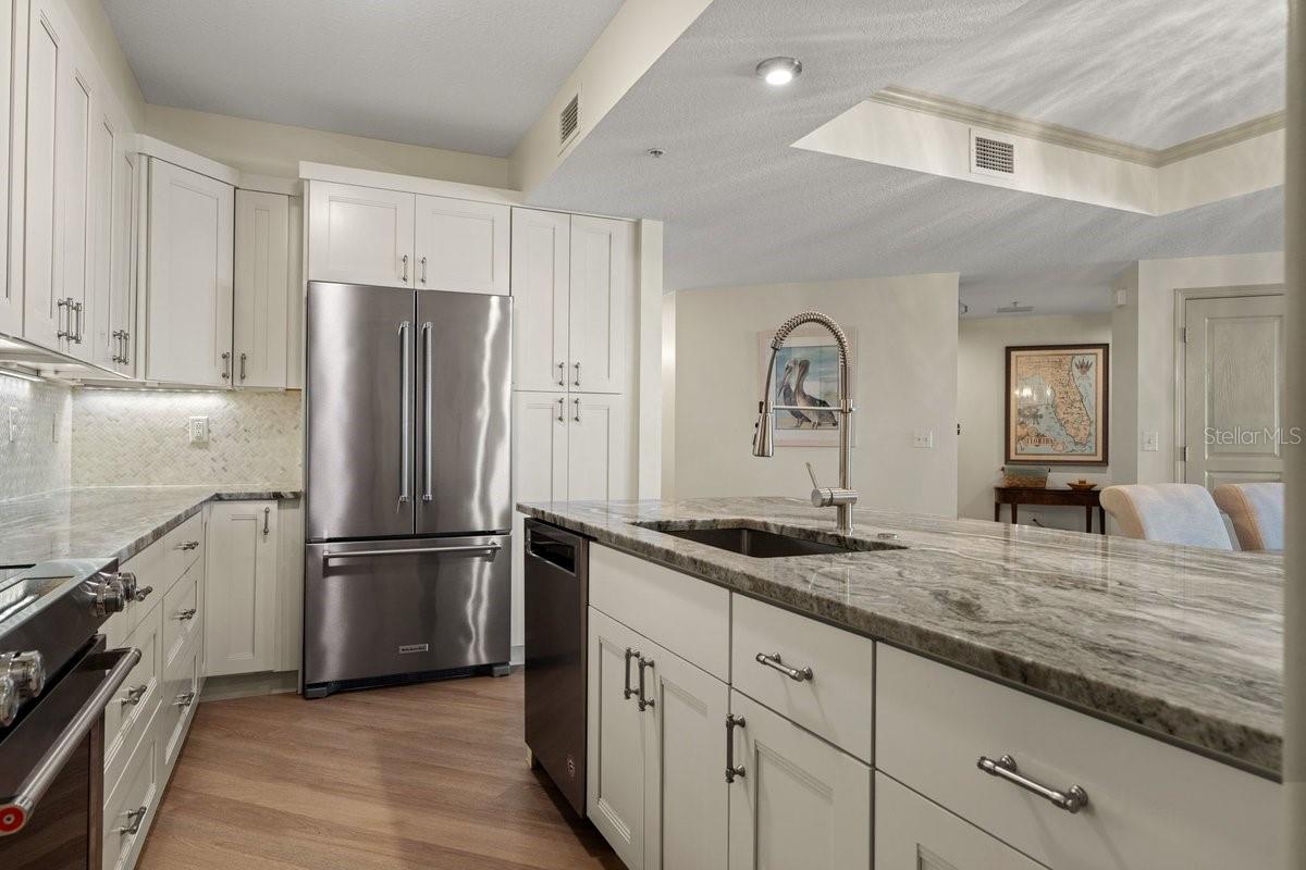 Image 16 of 49 For 200 Ocean Crest Drive 713