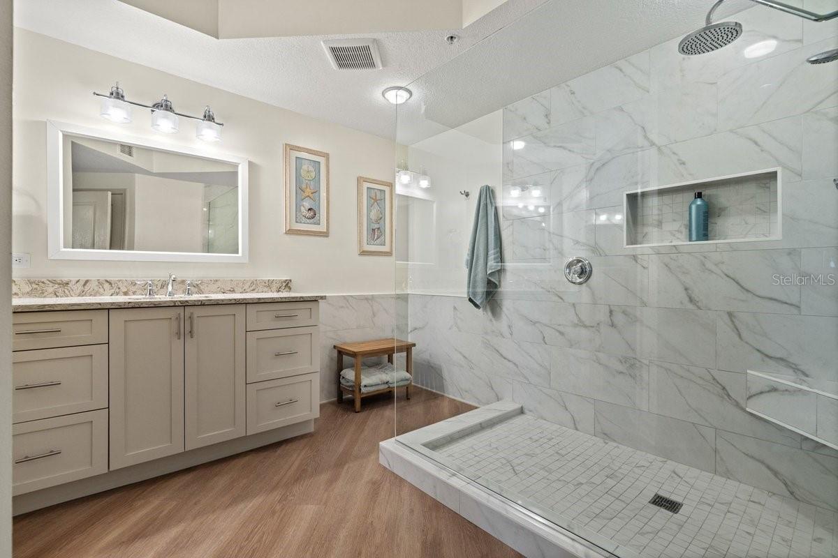 Image 19 of 49 For 200 Ocean Crest Drive 713