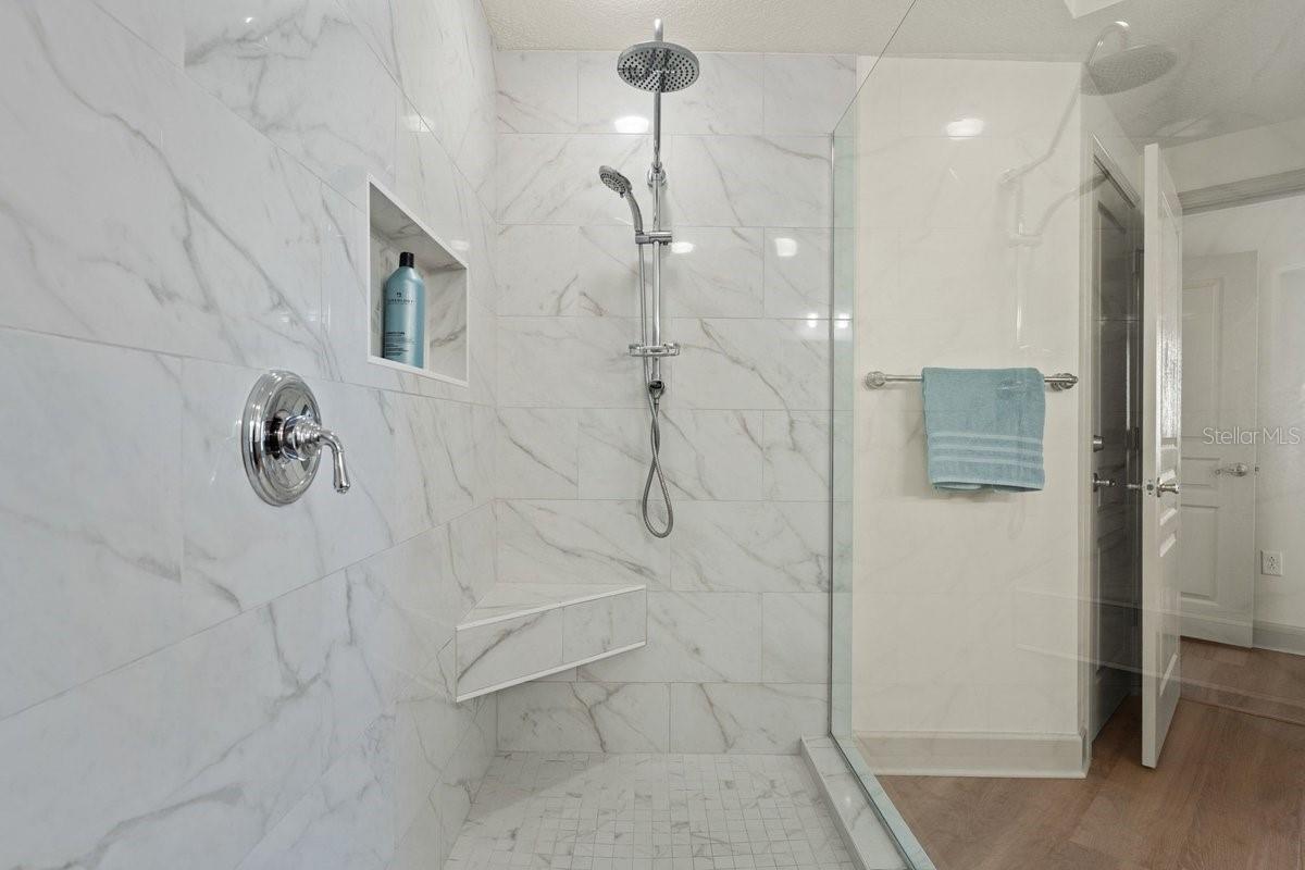 Image 21 of 49 For 200 Ocean Crest Drive 713
