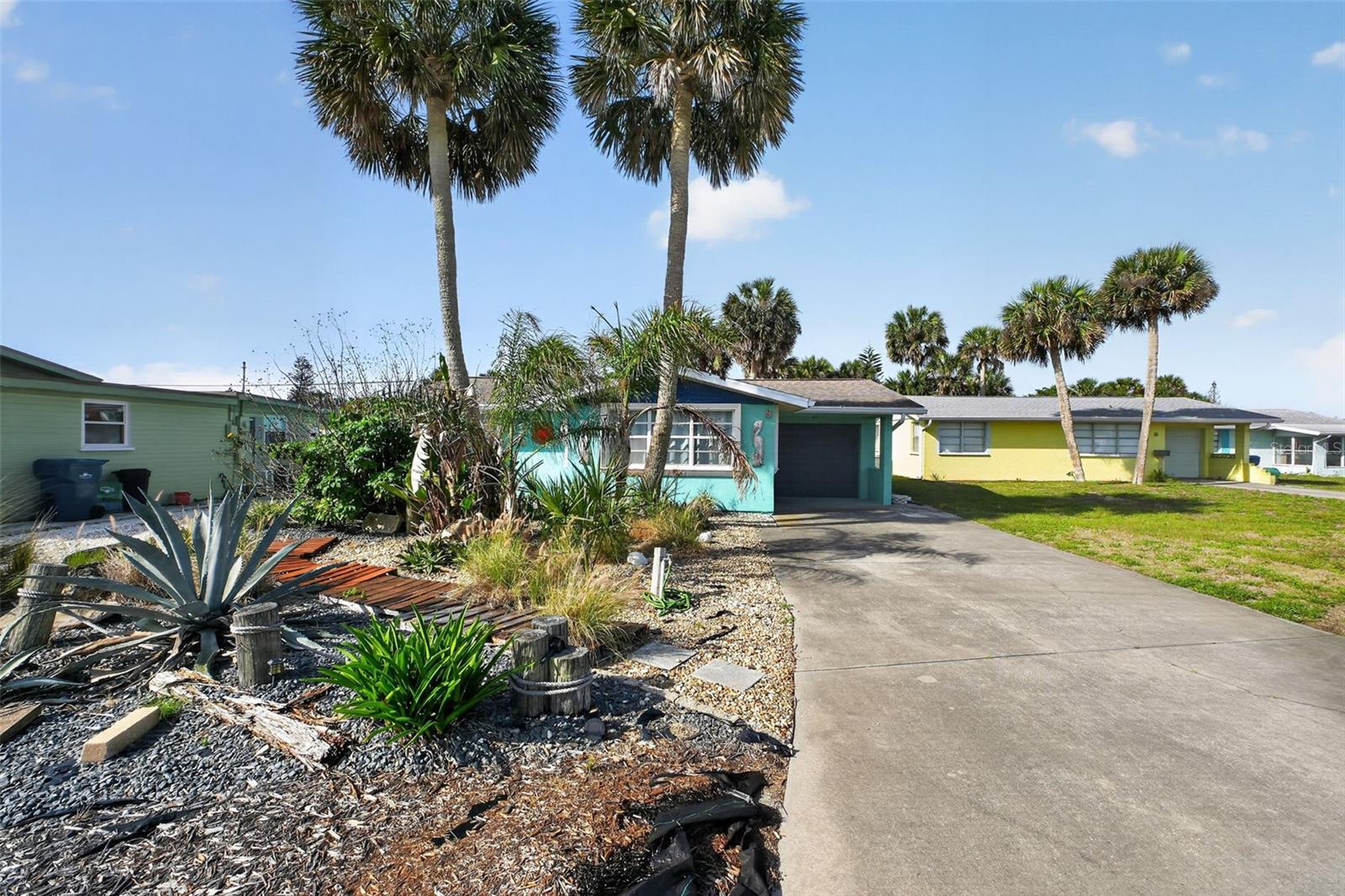 Image 7 of 46 For 8 Poinsettia Drive