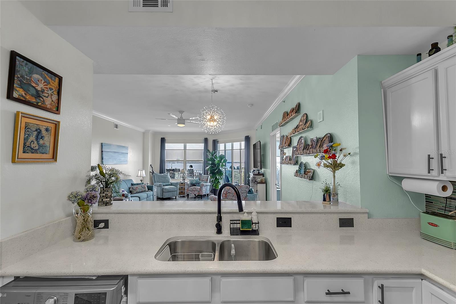 Image 10 of 53 For 2801 Ridgewood Avenue 502