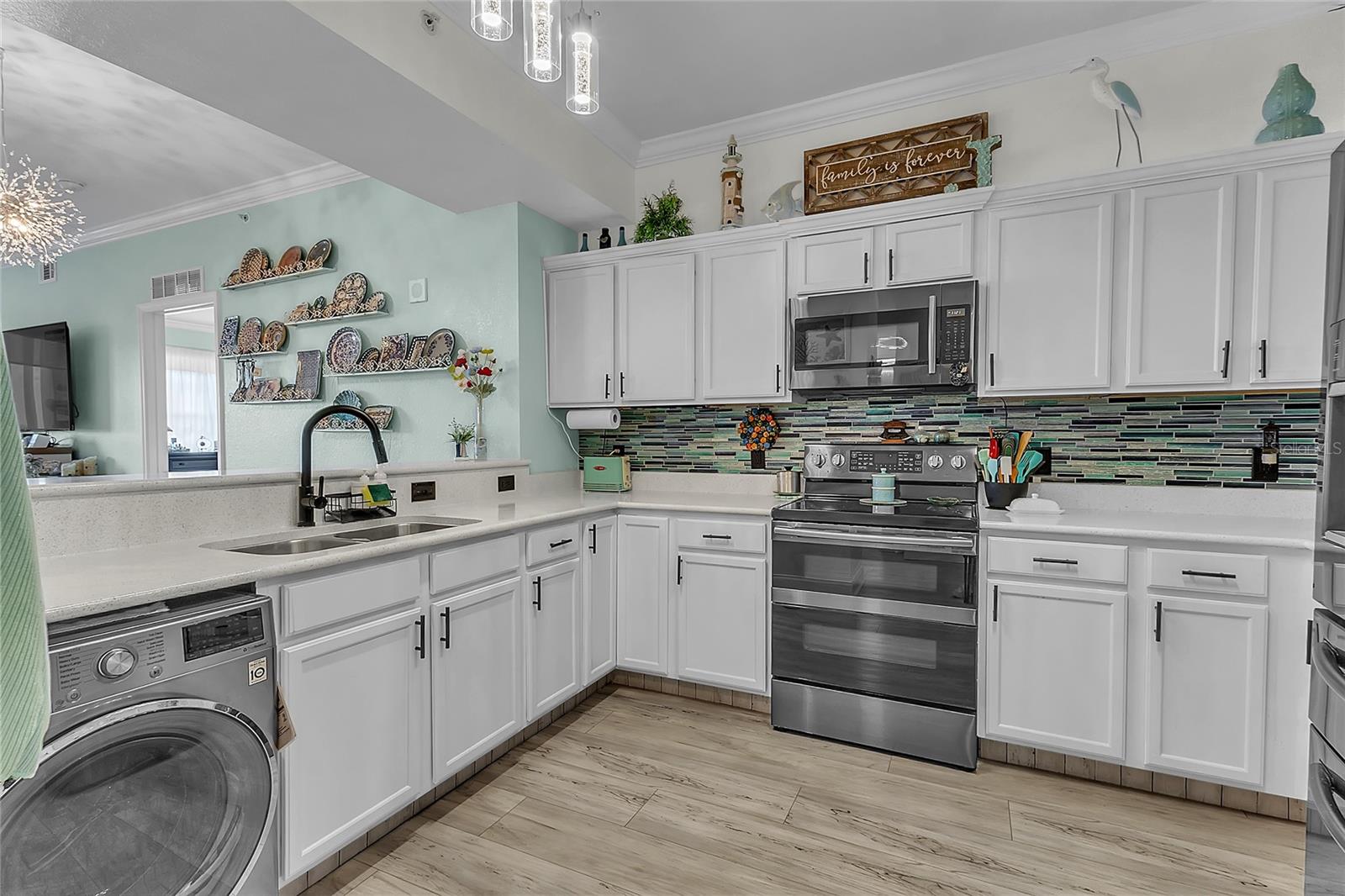 Image 12 of 53 For 2801 Ridgewood Avenue 502