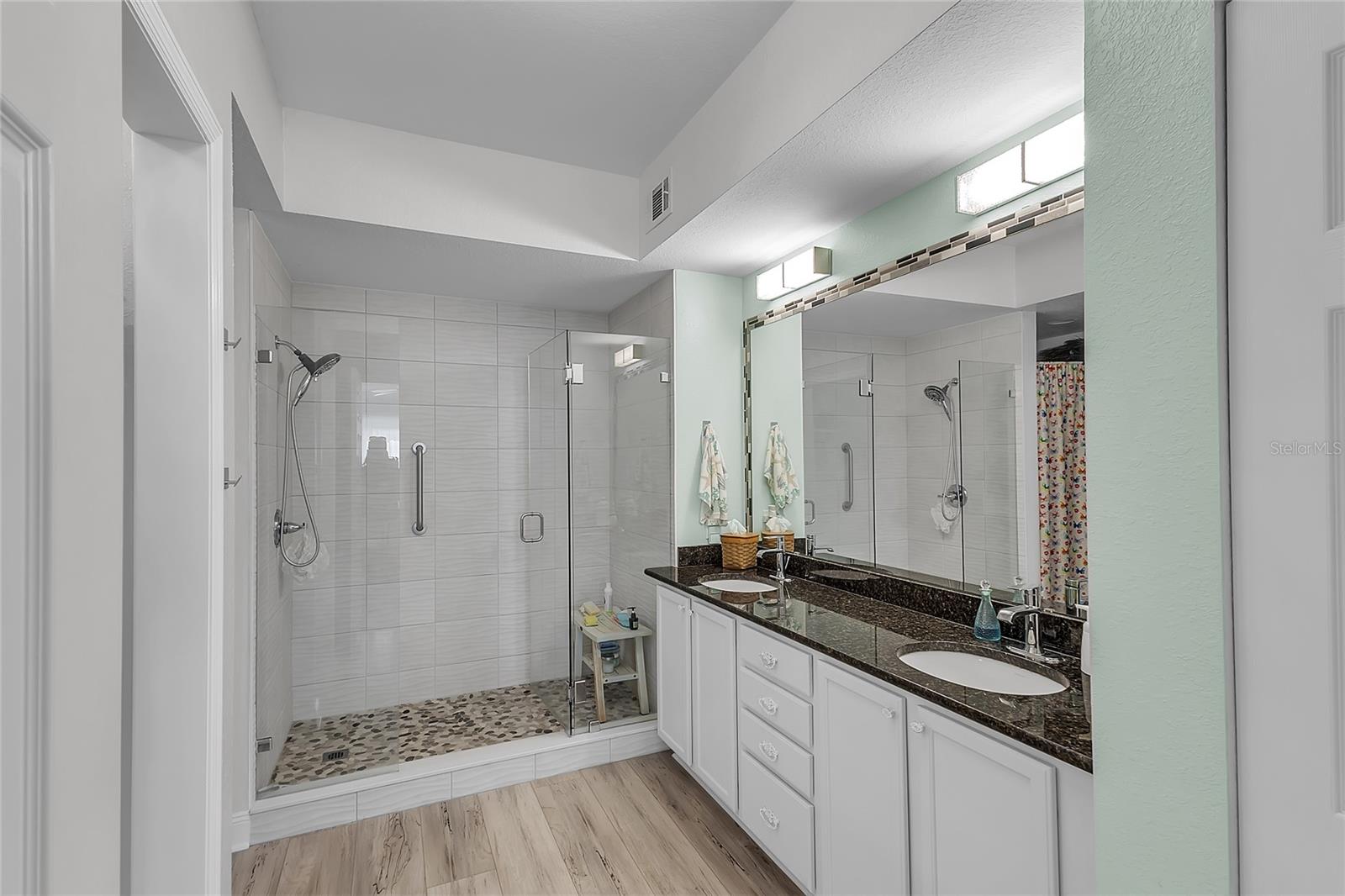 Image 27 of 53 For 2801 Ridgewood Avenue 502