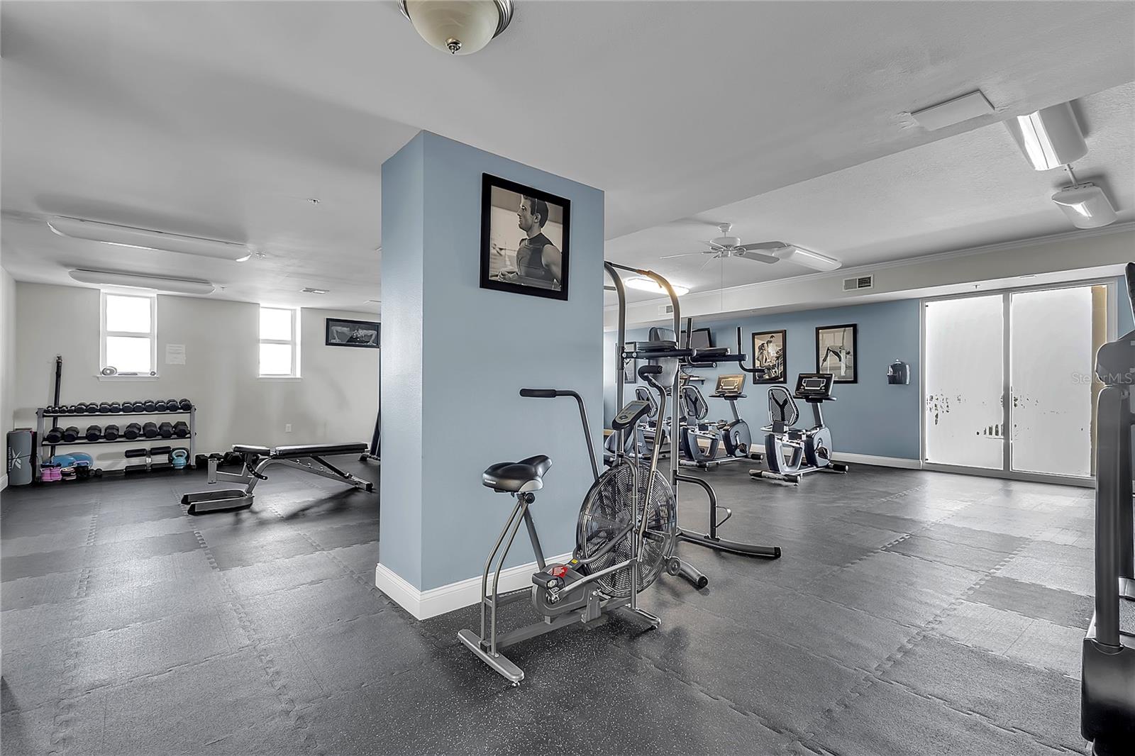 Image 37 of 53 For 2801 Ridgewood Avenue 502