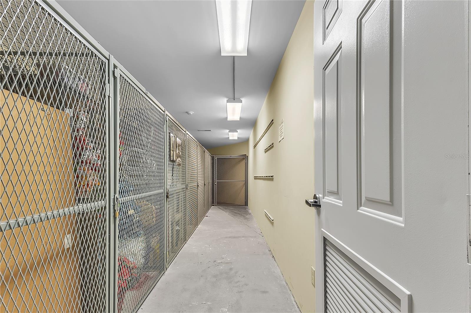 Image 43 of 53 For 2801 Ridgewood Avenue 502