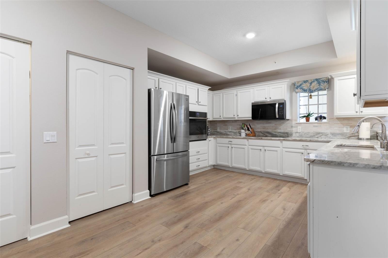 Image 10 of 74 For 102 Yacht Harbor Drive 371