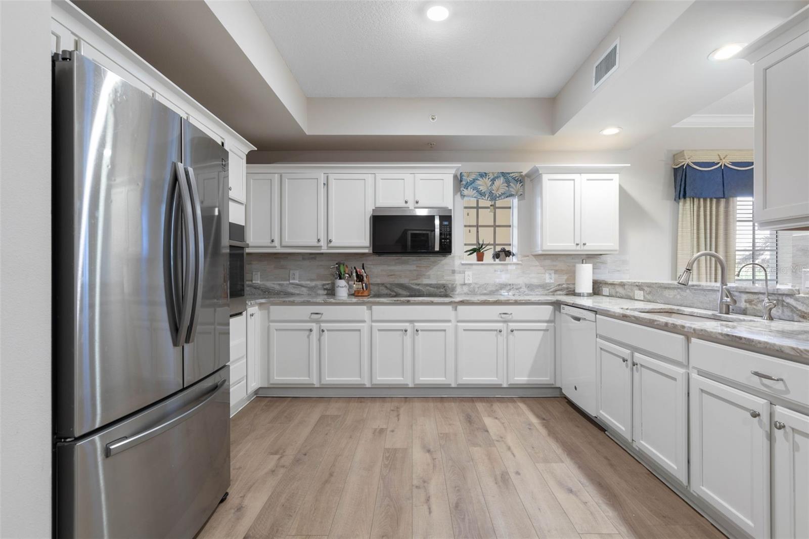 Image 11 of 74 For 102 Yacht Harbor Drive 371