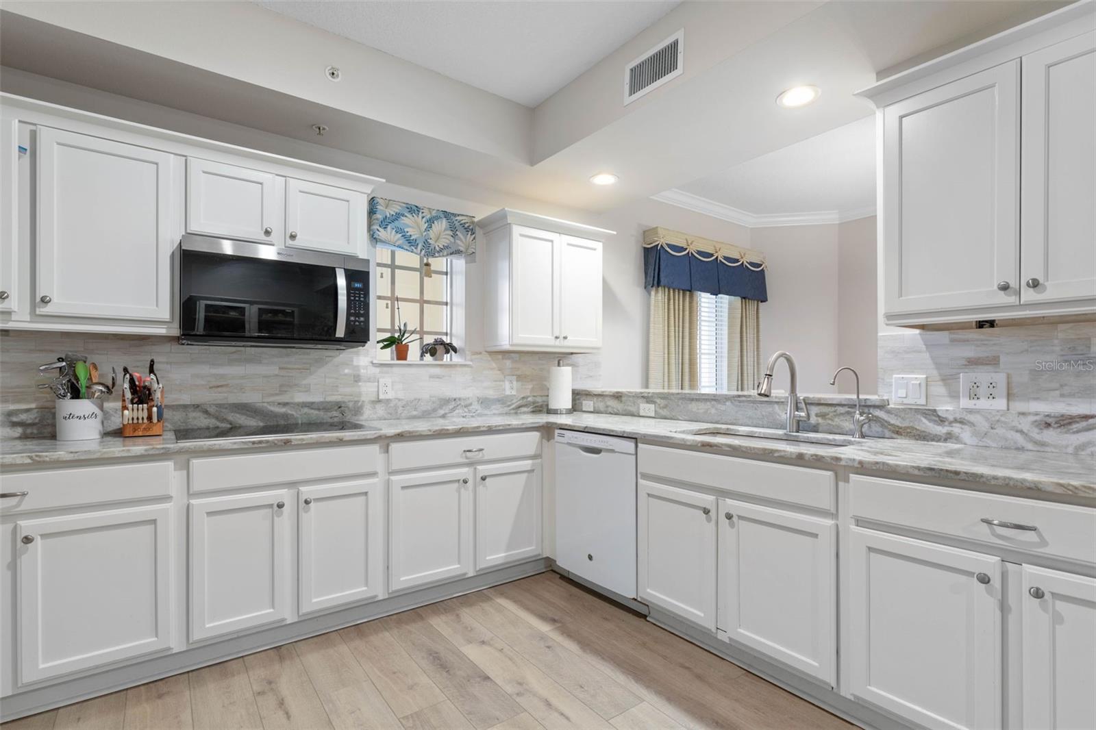 Image 12 of 74 For 102 Yacht Harbor Drive 371