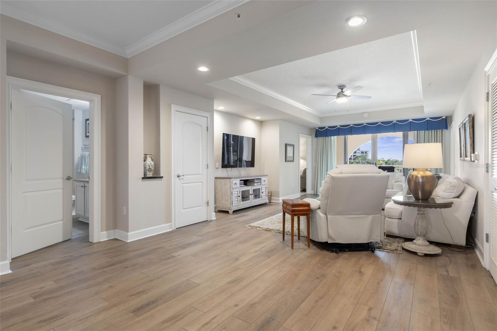 Image 16 of 74 For 102 Yacht Harbor Drive 371