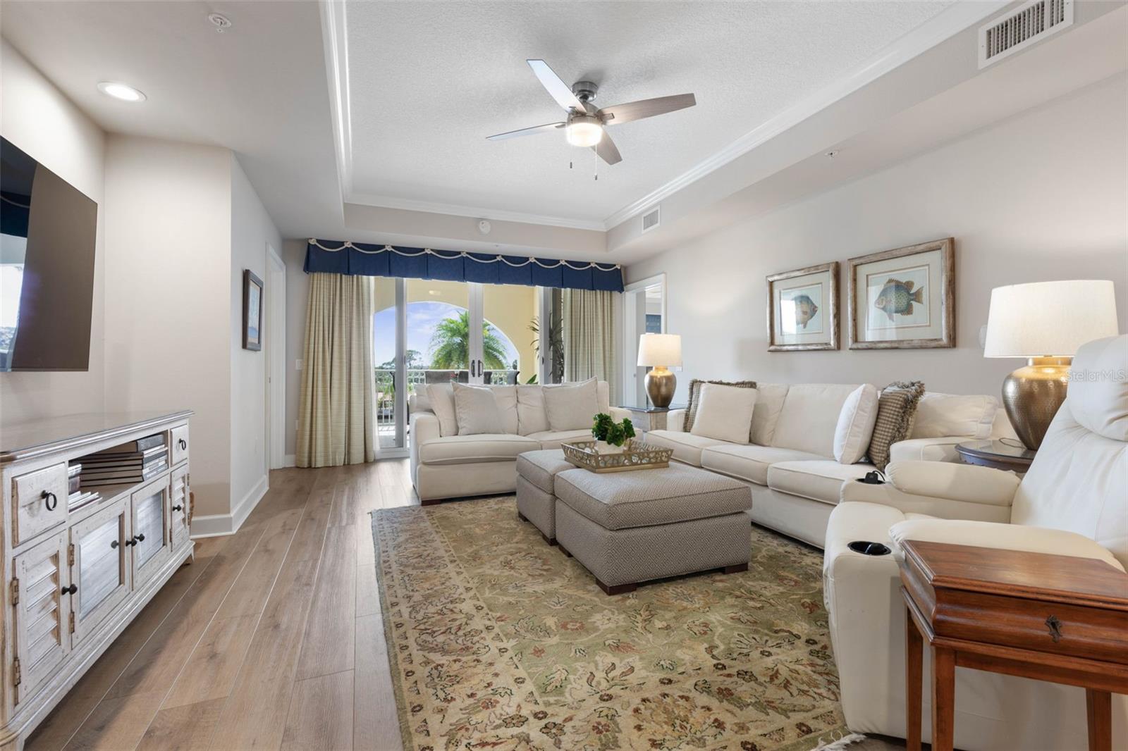 Image 18 of 74 For 102 Yacht Harbor Drive 371