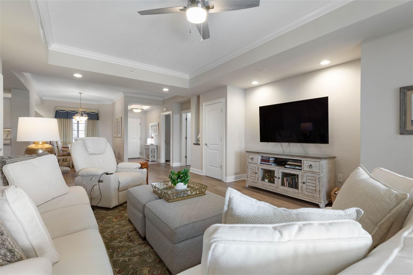 Image 20 of 74 For 102 Yacht Harbor Drive 371