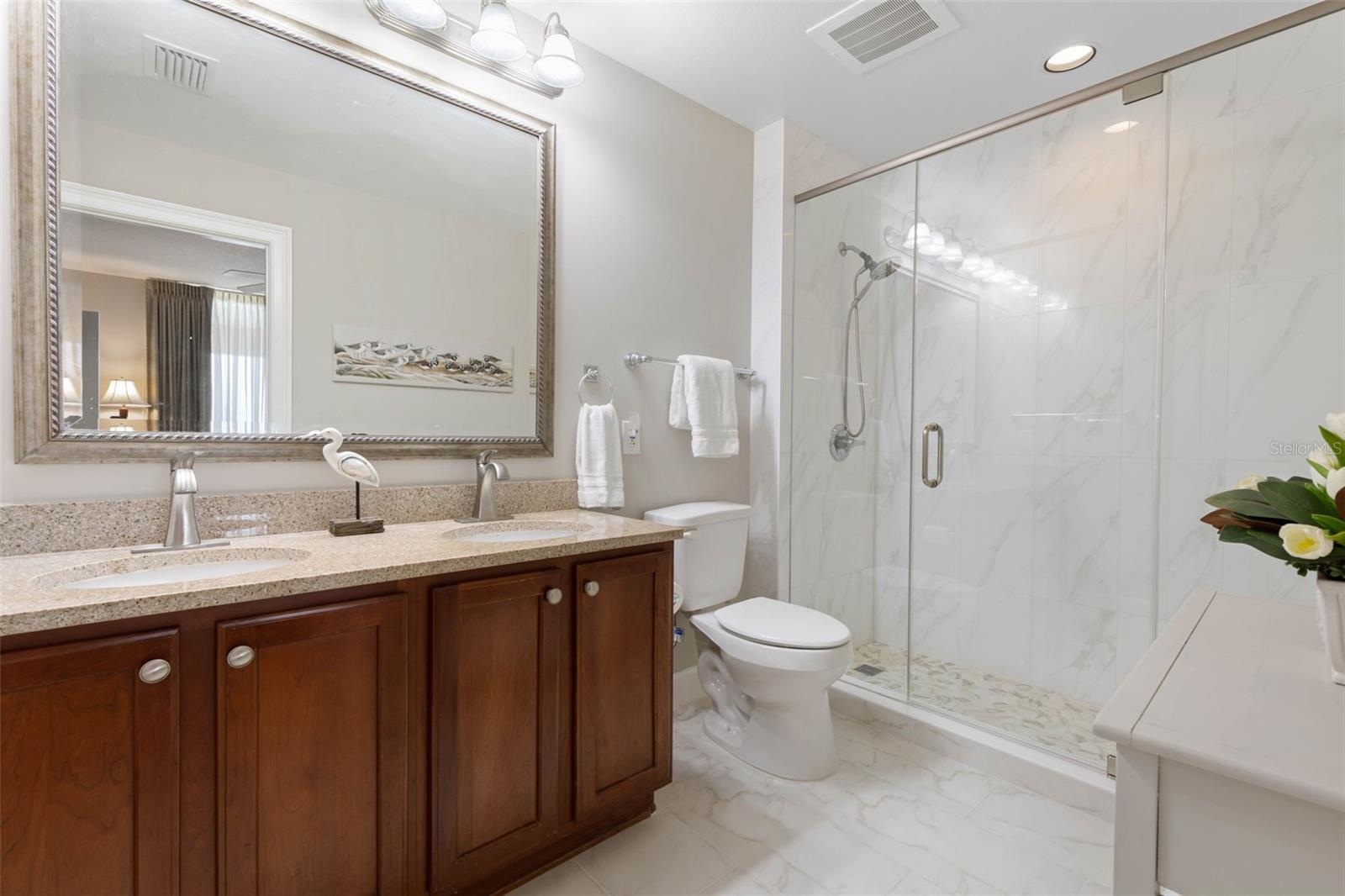 Image 37 of 74 For 102 Yacht Harbor Drive 371