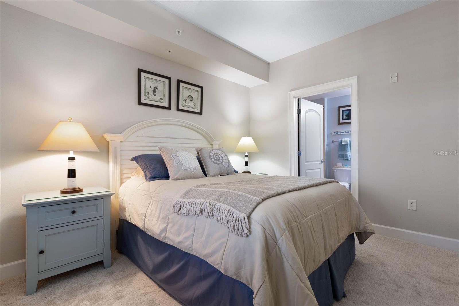 Image 41 of 74 For 102 Yacht Harbor Drive 371