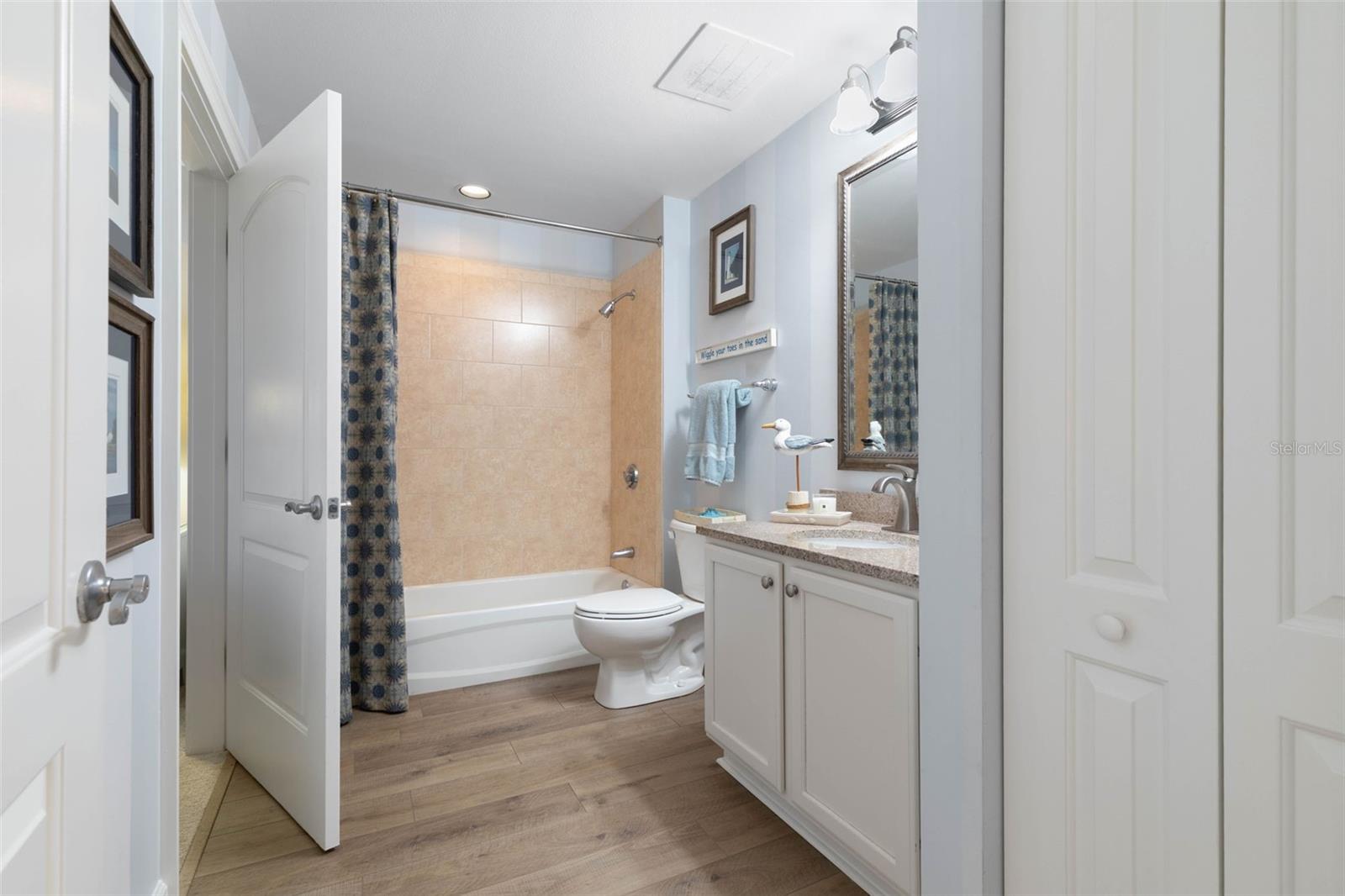 Image 42 of 74 For 102 Yacht Harbor Drive 371