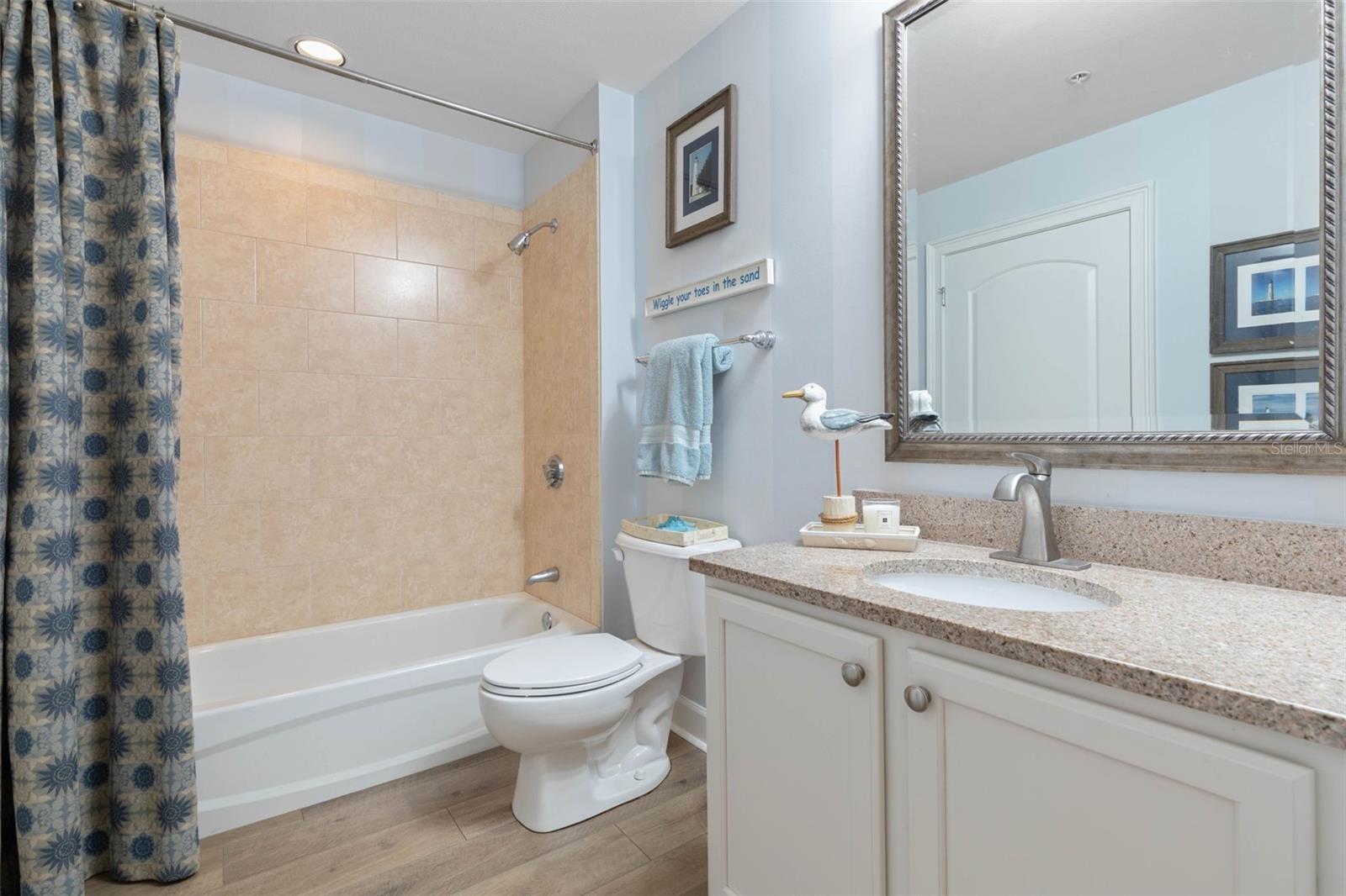 Image 43 of 74 For 102 Yacht Harbor Drive 371