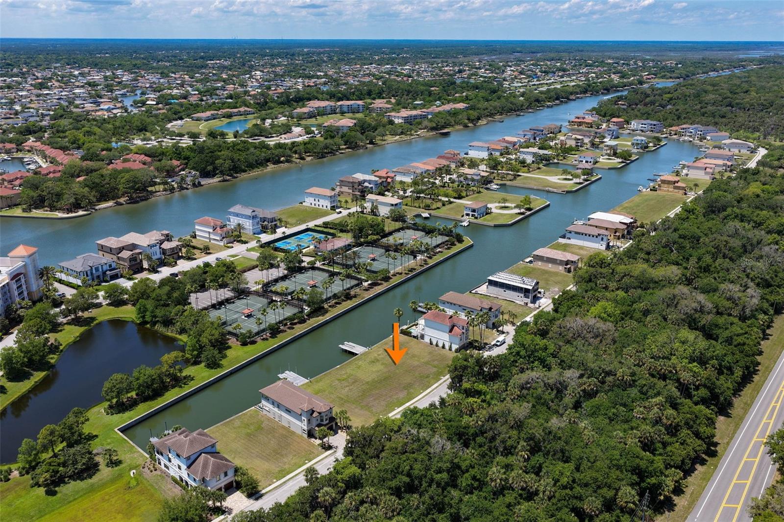 Image 8 of 55 For 216 Harbor Village Point N