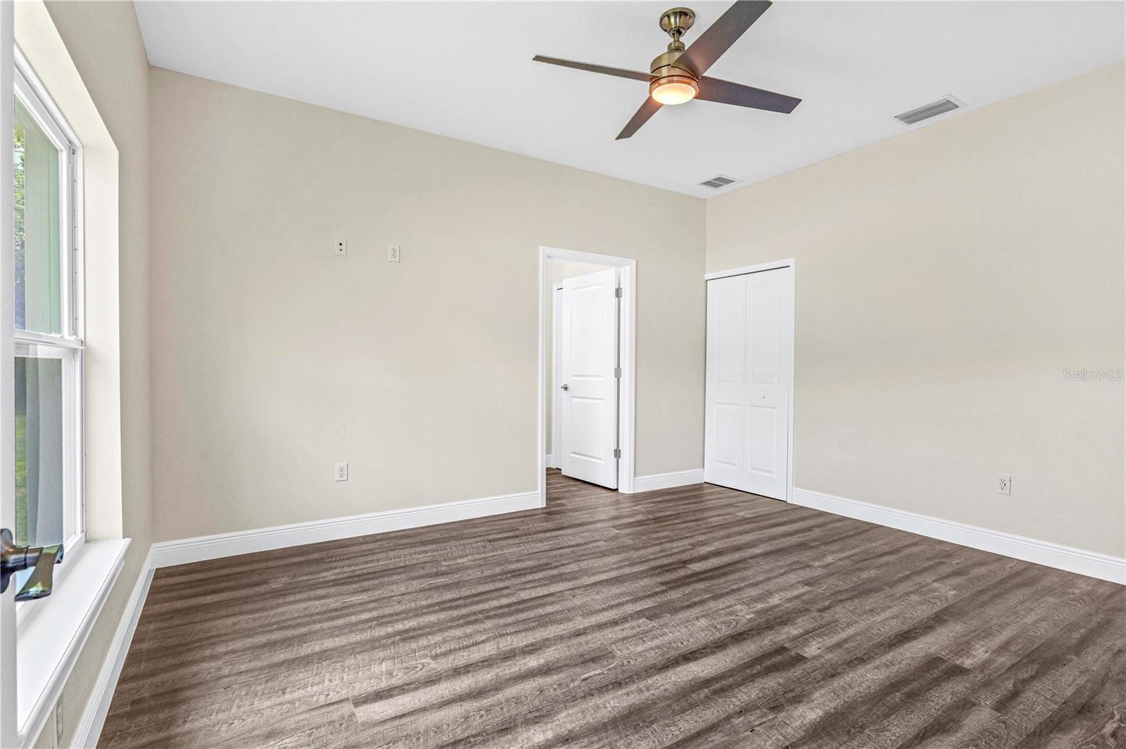 Image 14 of 43 For 725 Indiana Street