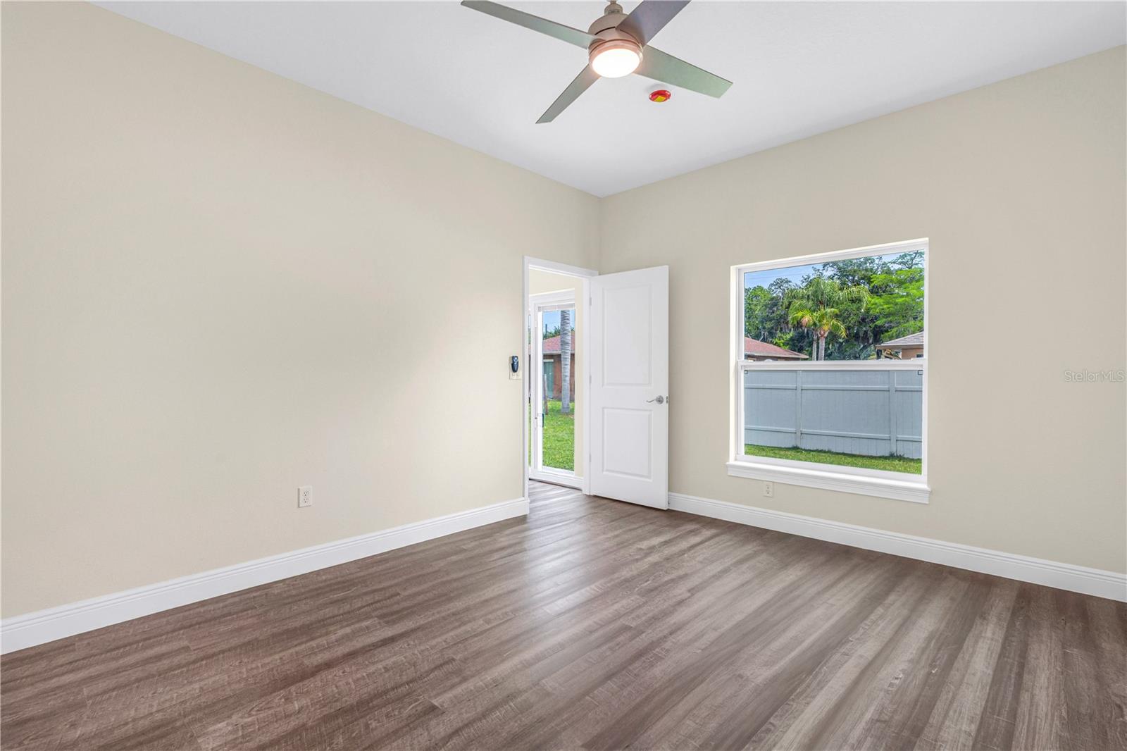 Image 15 of 43 For 725 Indiana Street