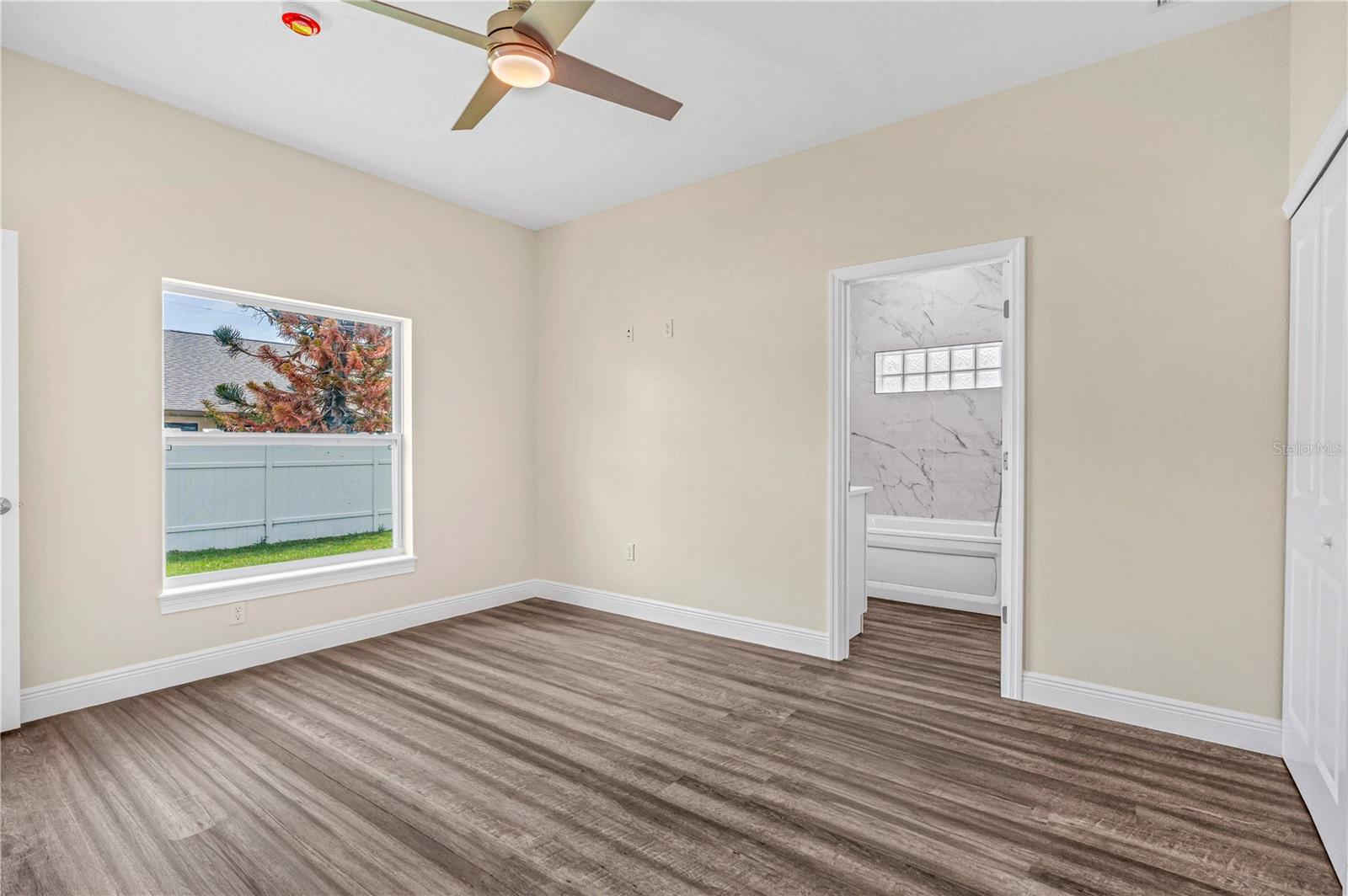 Image 16 of 43 For 725 Indiana Street