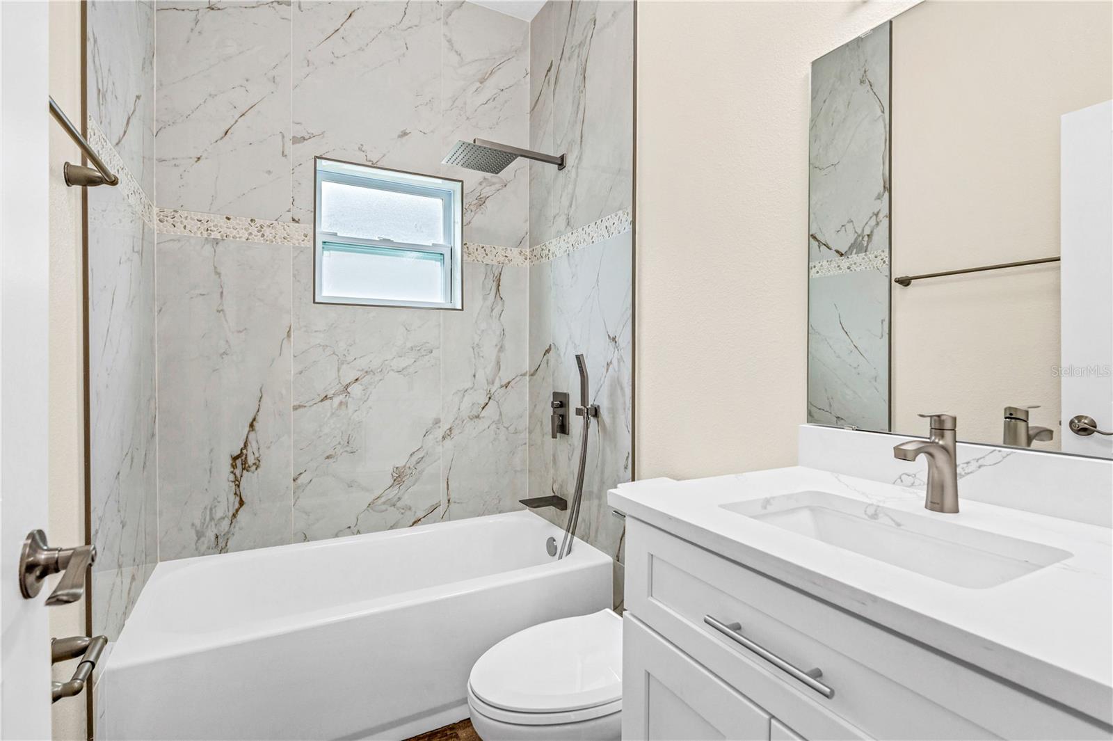 Image 25 of 43 For 725 Indiana Street