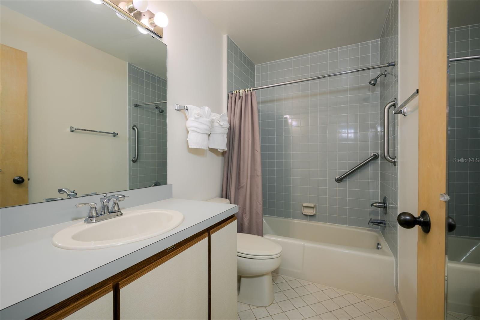 Image 14 of 33 For 130 Ocean Hibiscus Drive 204