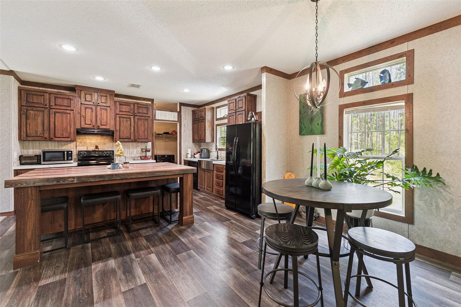 Image 14 of 45 For 9740 Ebert Avenue