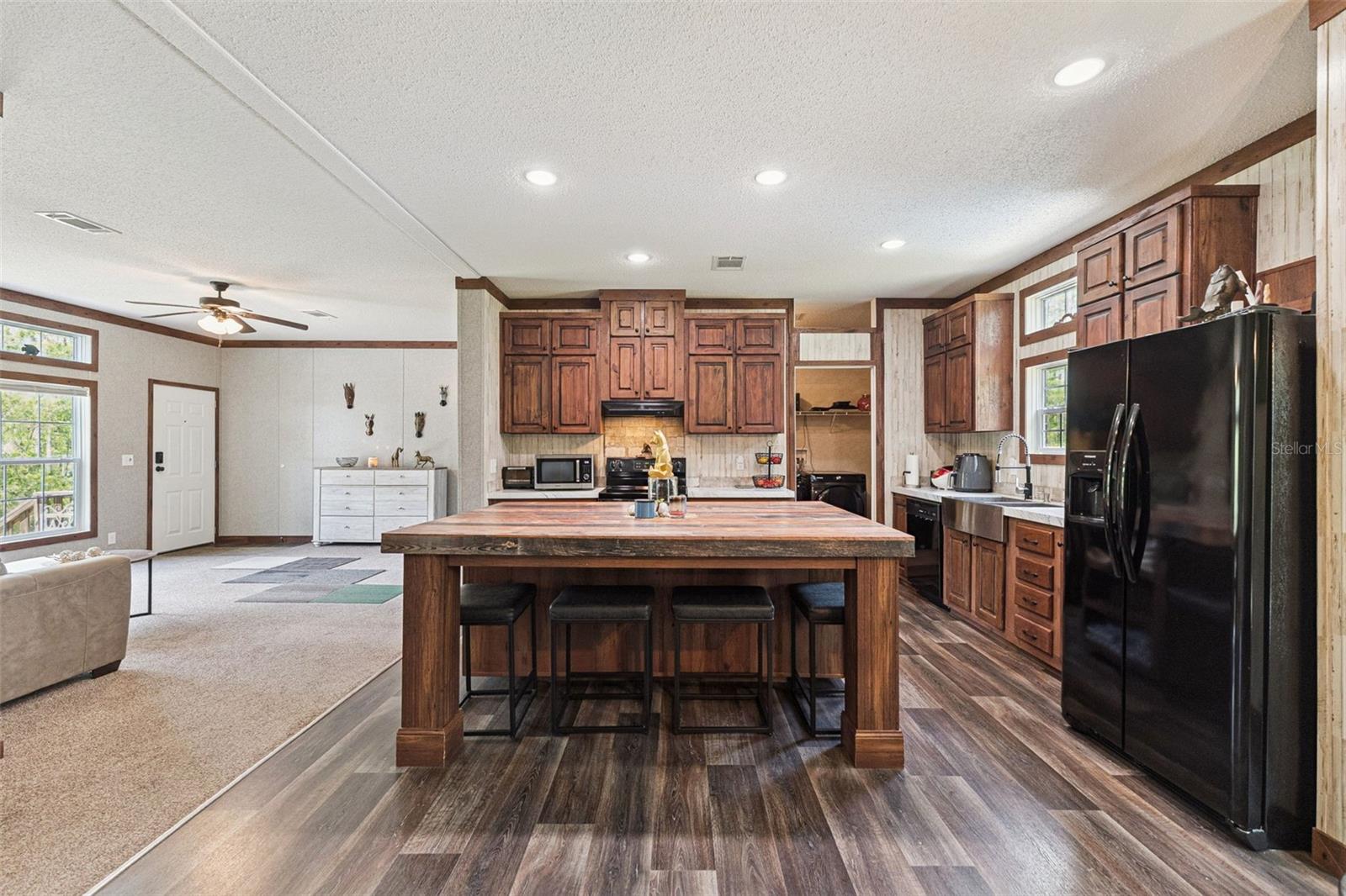 Image 21 of 45 For 9740 Ebert Avenue