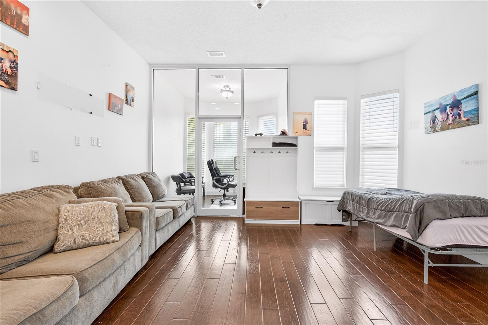 Image 11 of 46 For 349 Chelsea Place Avenue