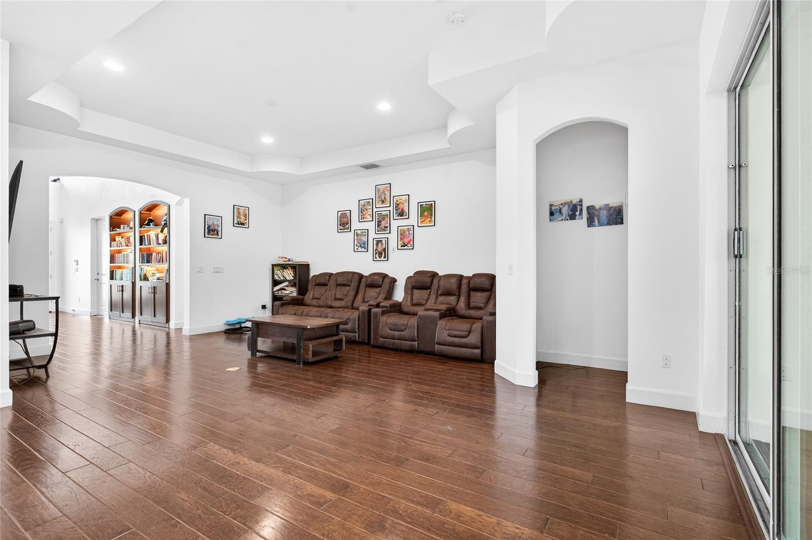Image 20 of 46 For 349 Chelsea Place Avenue