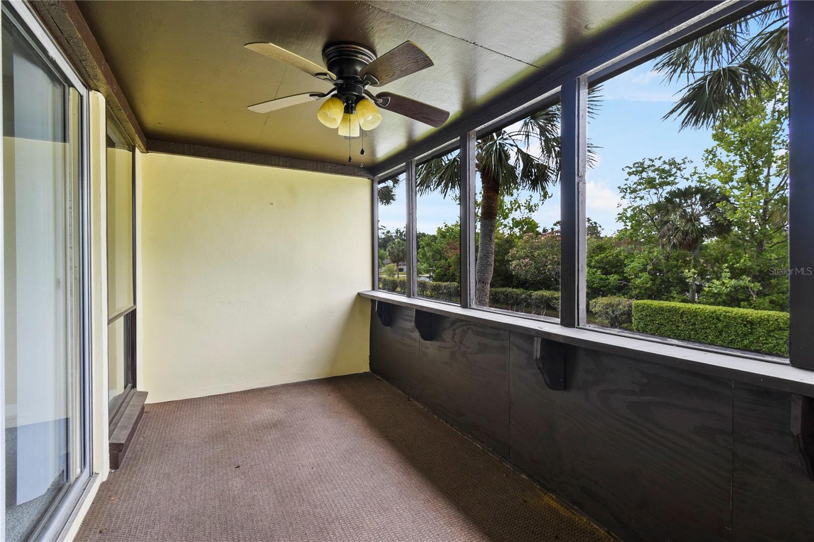 Image 16 of 22 For 40 Club House Drive 207