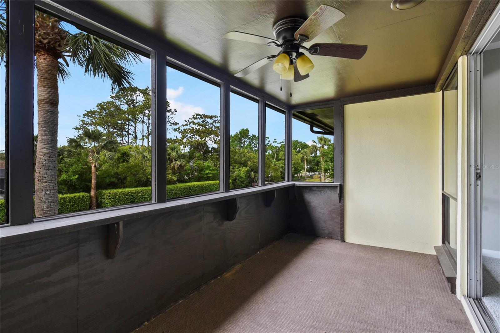 Image 17 of 22 For 40 Club House Drive 207