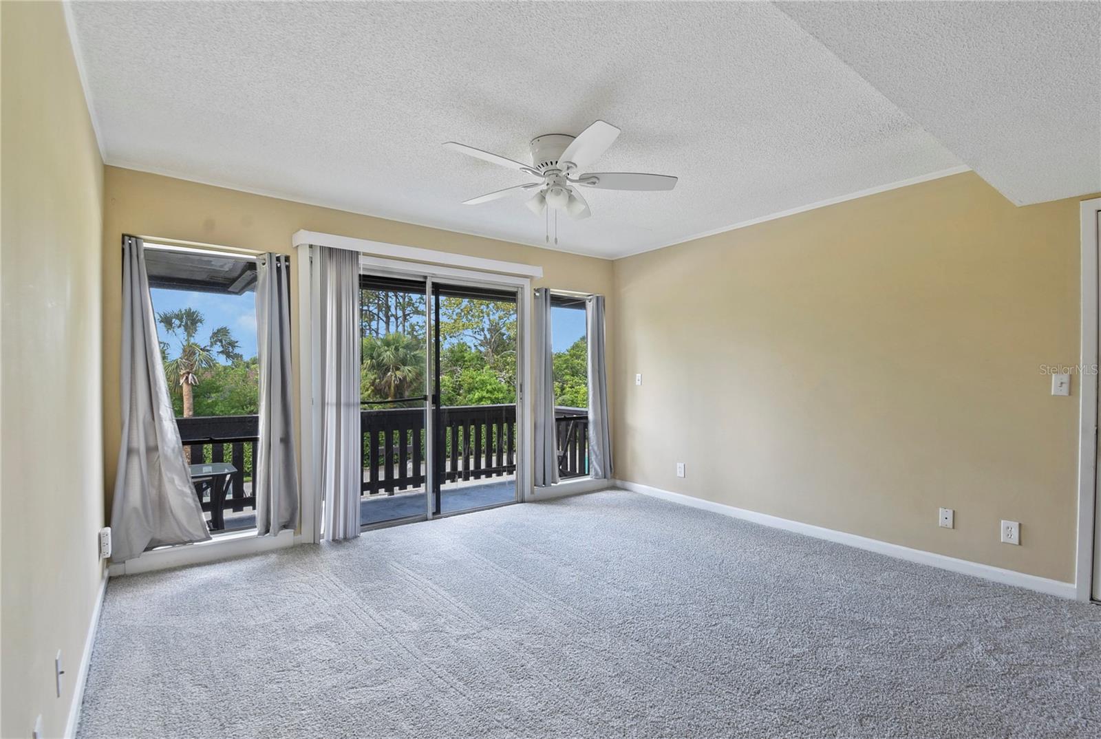 Image 7 of 22 For 40 Club House Drive 207