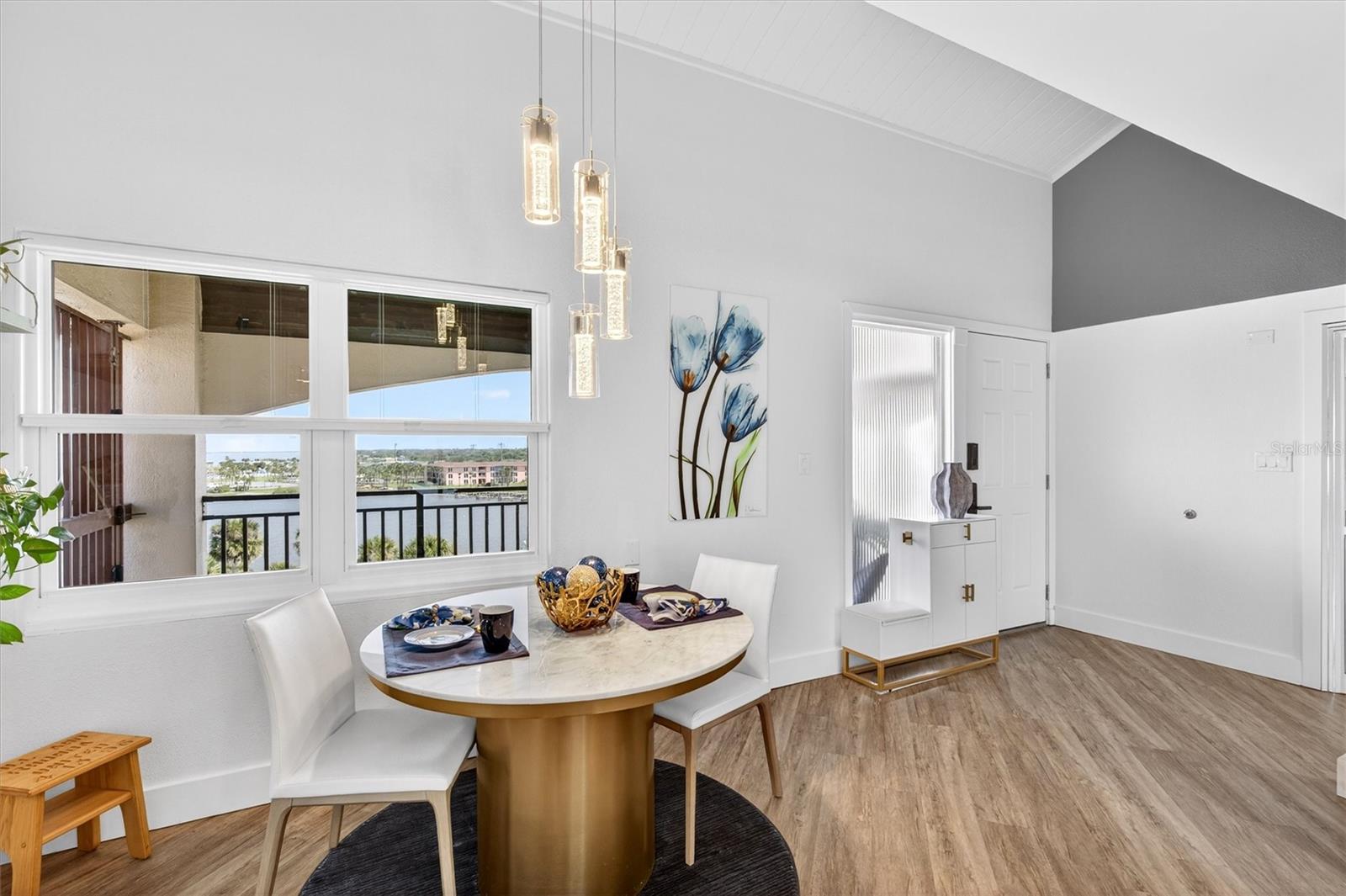 Image 11 of 94 For 661 Marina Point Drive 661