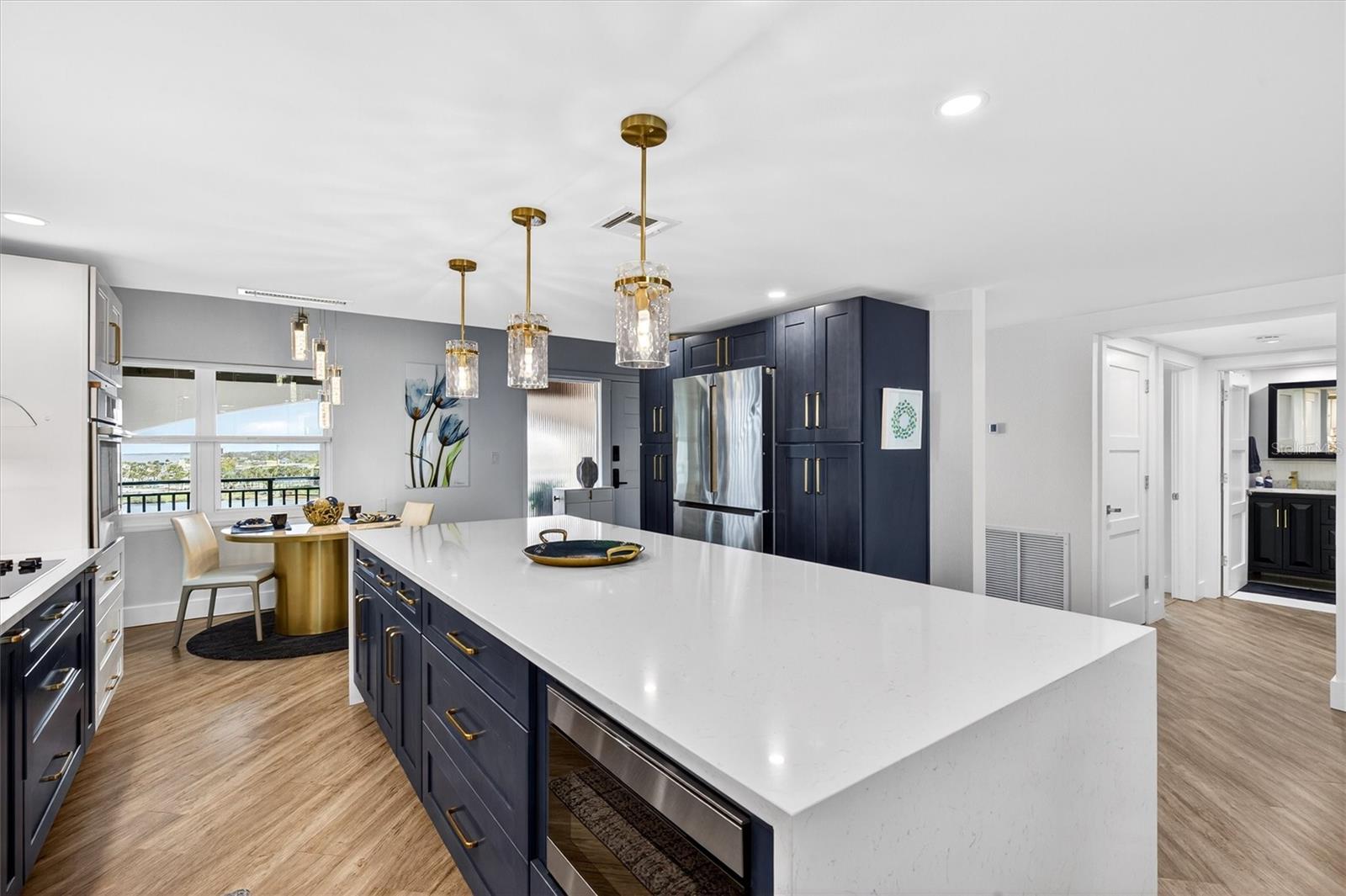 Image 20 of 94 For 661 Marina Point Drive 661