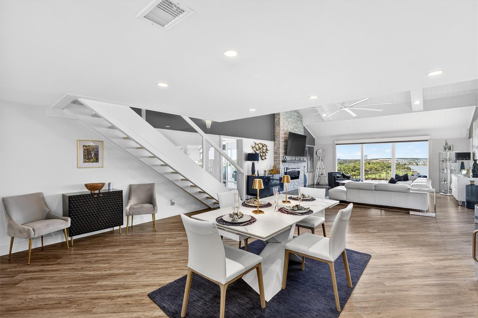 Image 22 of 94 For 661 Marina Point Drive 661