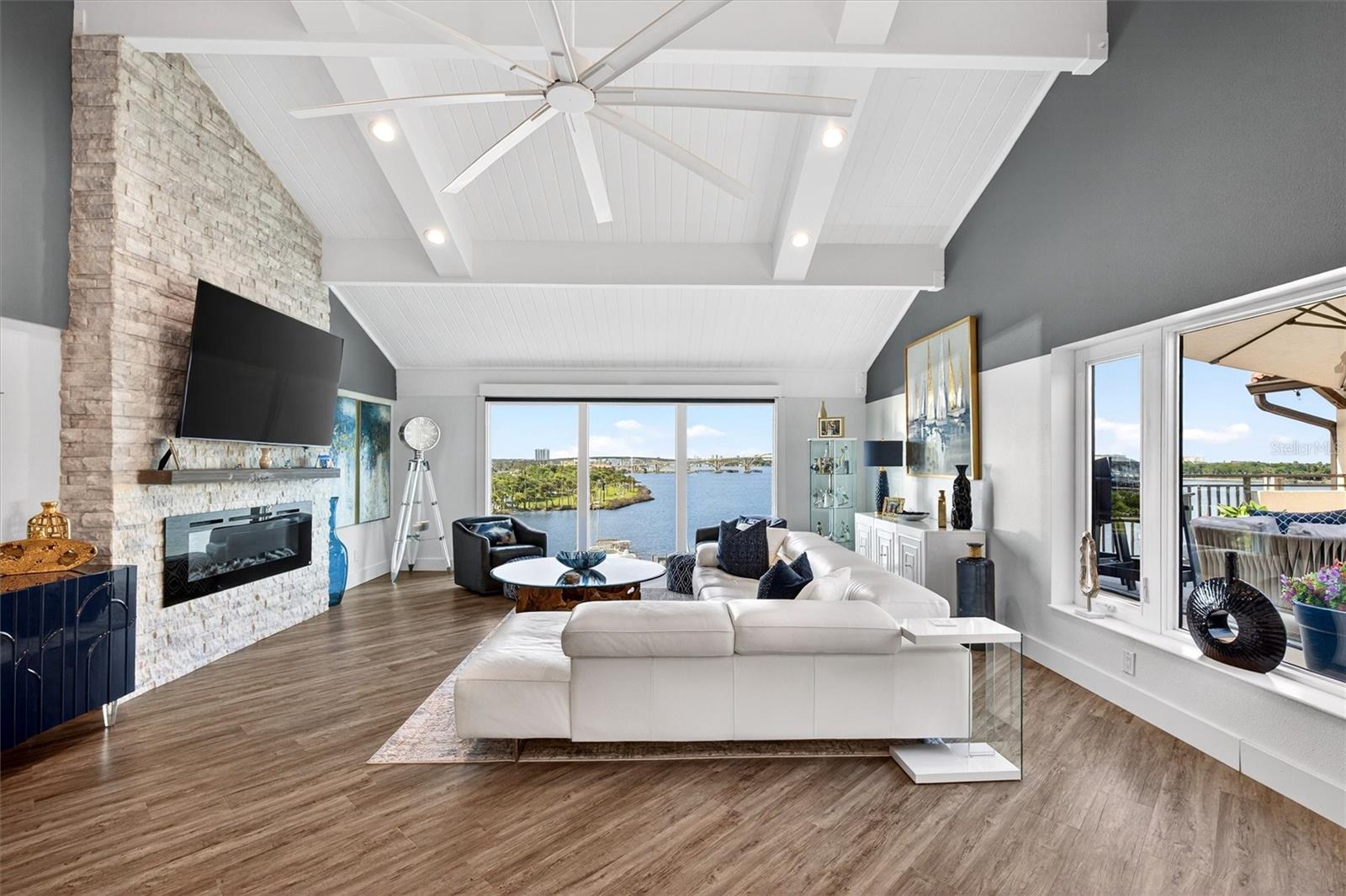 Image 31 of 94 For 661 Marina Point Drive 661