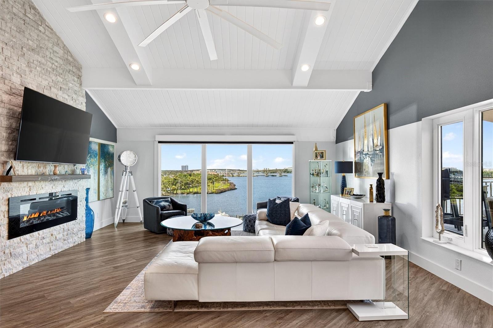 Image 32 of 94 For 661 Marina Point Drive 661