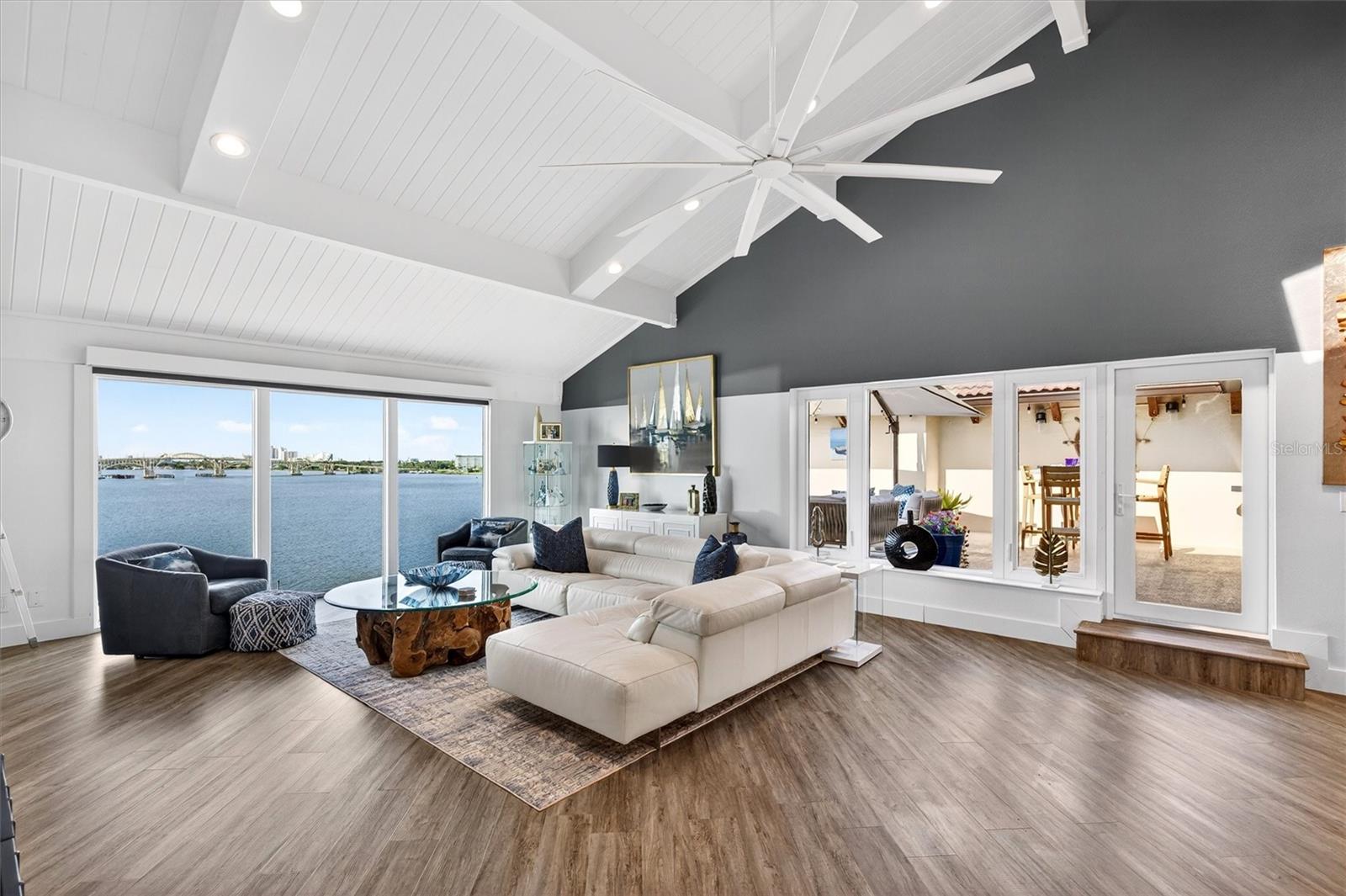 Image 41 of 94 For 661 Marina Point Drive 661