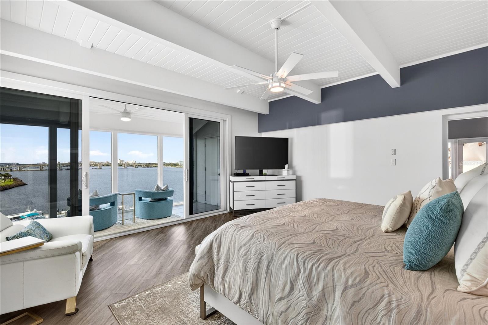 Image 48 of 94 For 661 Marina Point Drive 661