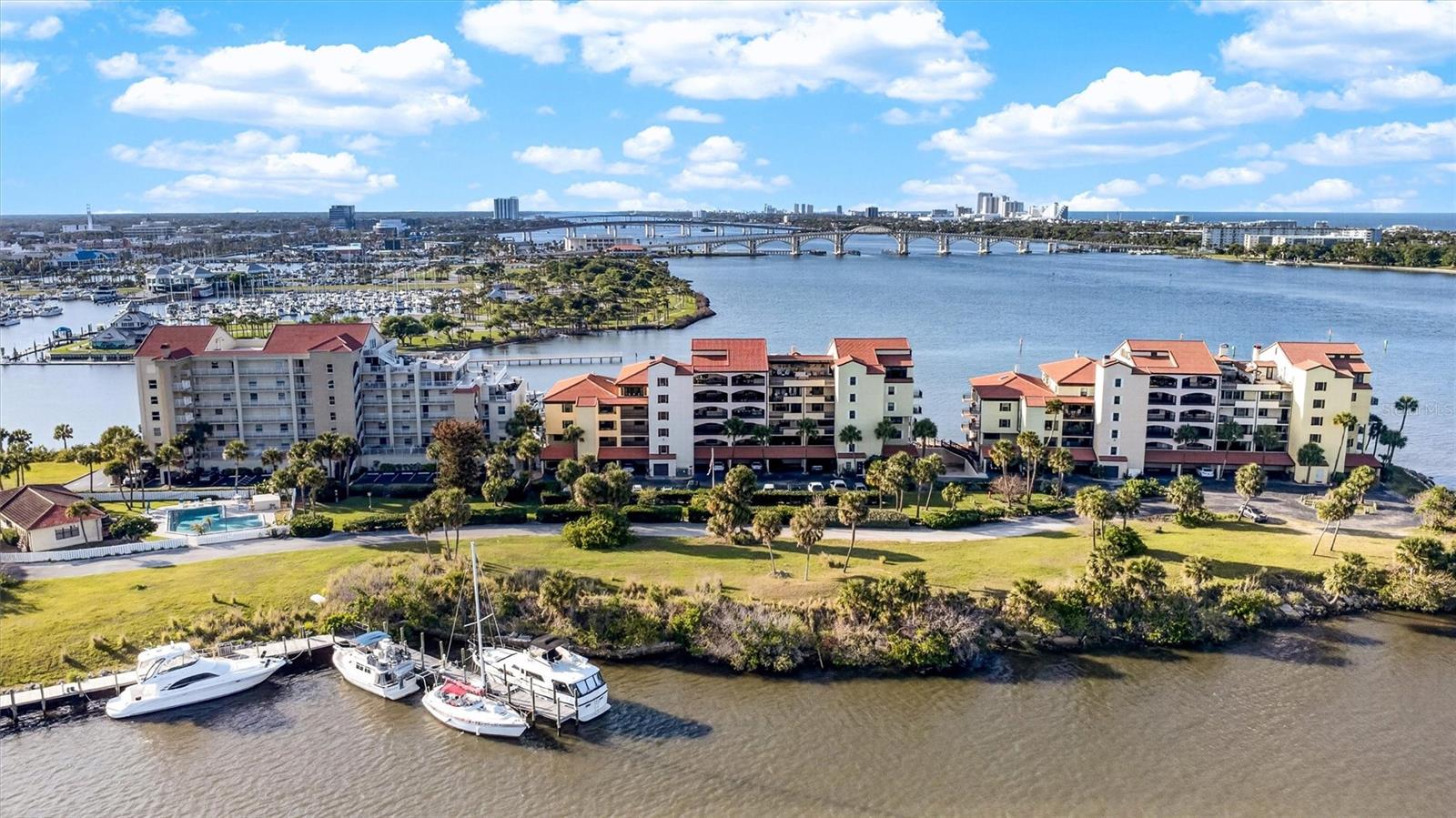 Image 85 of 94 For 661 Marina Point Drive 661