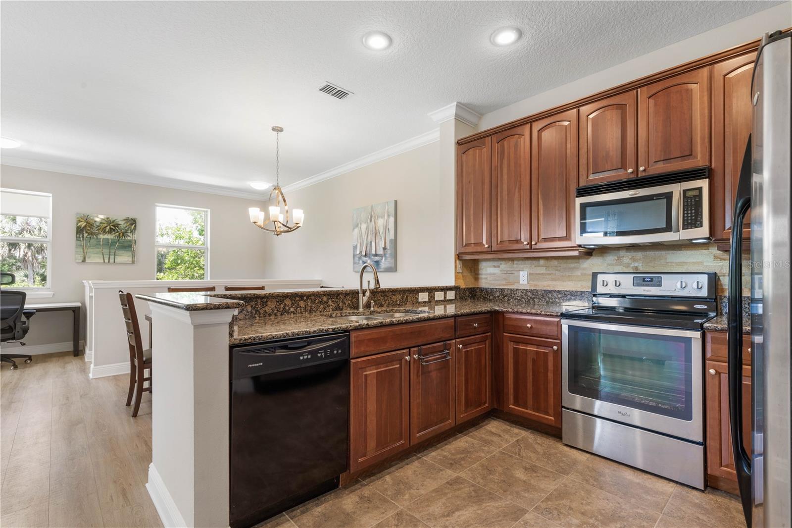 Image 26 of 85 For 80 Riverview Bend S 821